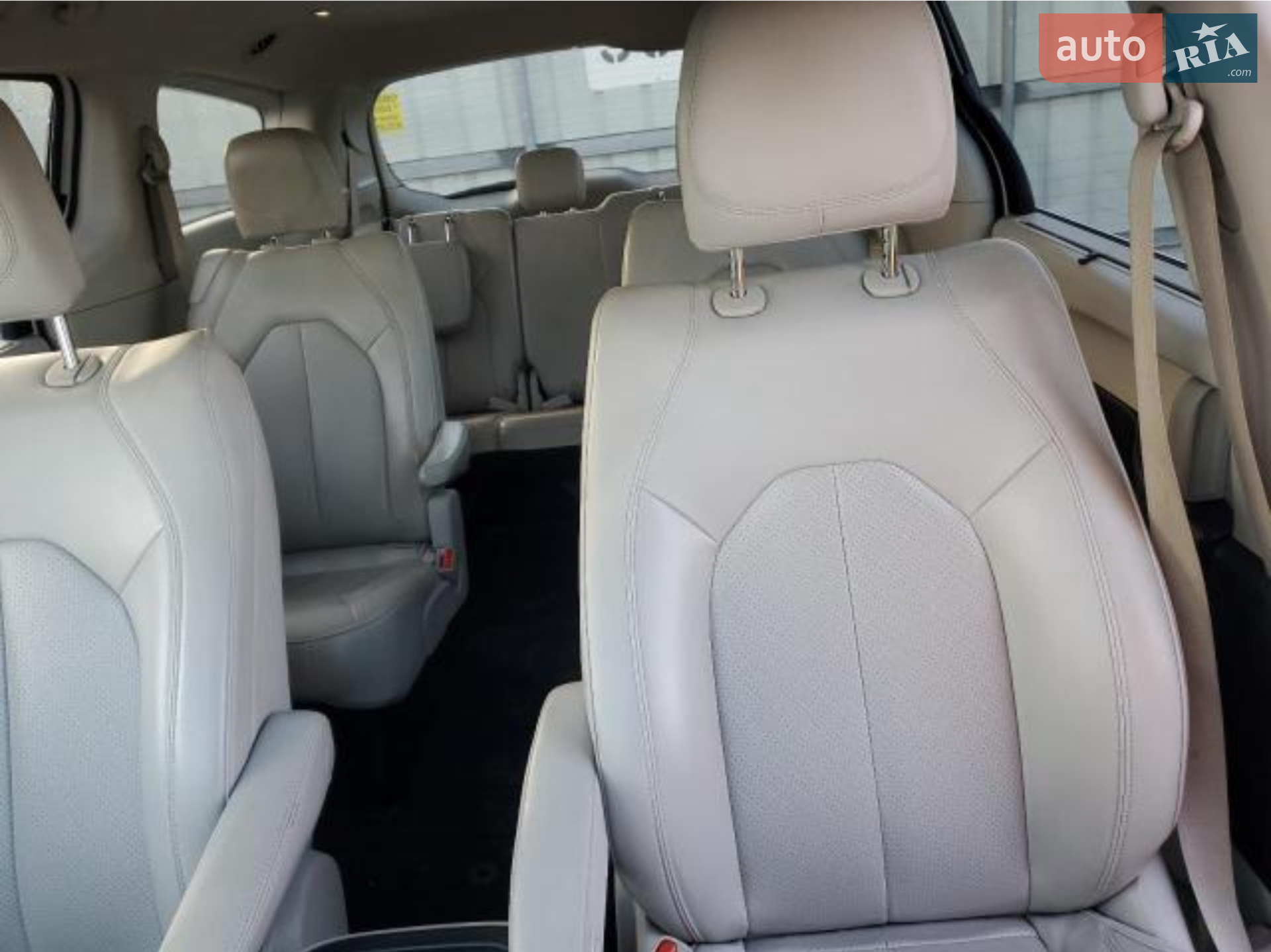 2020 Chrysler Voyager - мініатюра 6