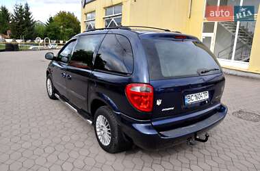 Минивэн Chrysler Voyager 2003 в 