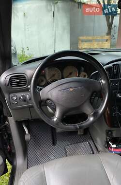 Минивэн Chrysler Voyager 2005 в 