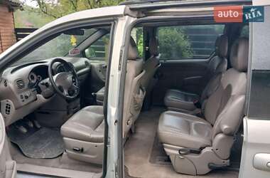 Минивэн Chrysler Voyager 2001 в 