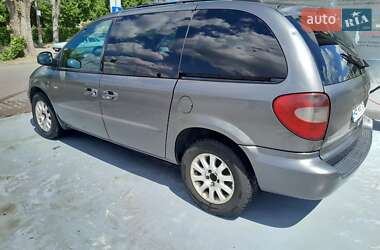 Минивэн Chrysler Voyager 2004 в 