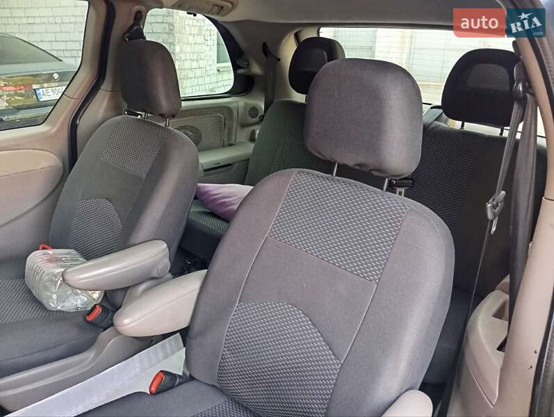 Минивэн Chrysler Voyager 2001 в Каменском