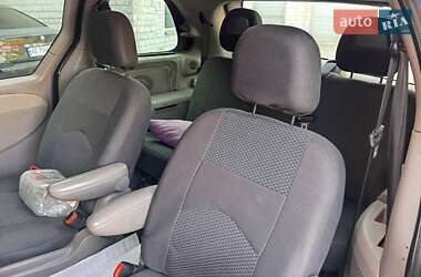 Минивэн Chrysler Voyager 2001 в 