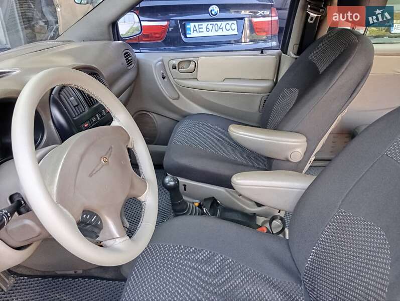 Минивэн Chrysler Voyager 2001 в Каменском