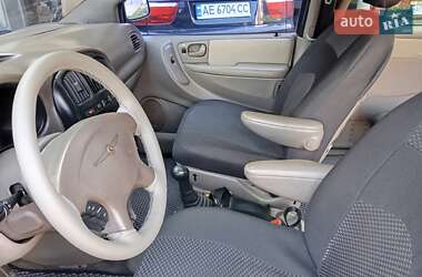Минивэн Chrysler Voyager 2001 в 