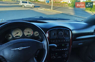 Минивэн Chrysler Voyager 2006 в 