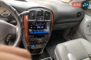 Минивэн Chrysler Voyager 2005 в 