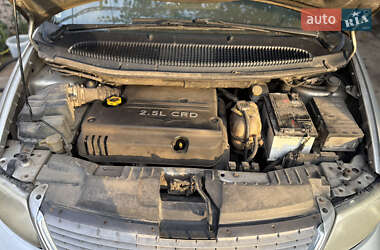 Минивэн Chrysler Voyager 2002 в 
