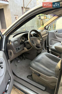 Минивэн Chrysler Voyager 2002 в 