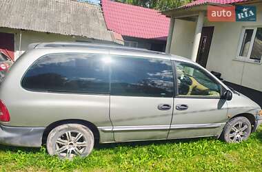 Минивэн Chrysler Voyager 2000 в 