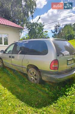 Минивэн Chrysler Voyager 2000 в 