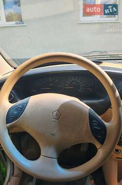 Минивэн Chrysler Voyager 2000 в 