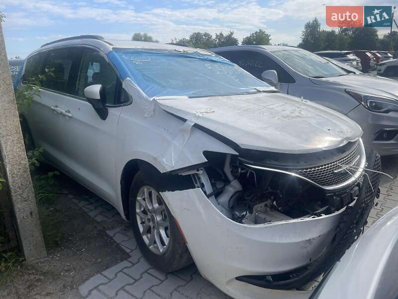 Минивэн Chrysler Voyager 2021 в 