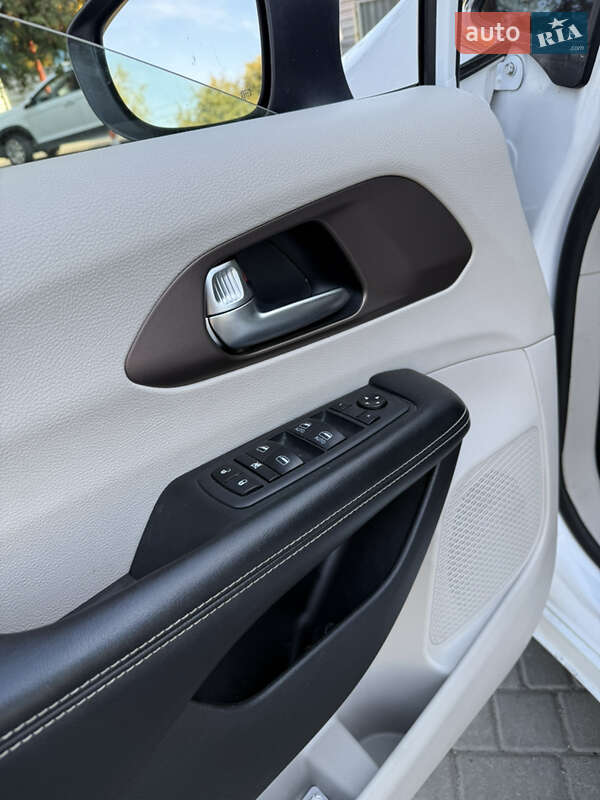 Минивэн Chrysler Voyager 2020 в Луцке фото 8 Минивэн Chrysler Voyager 2020 в Луцке
