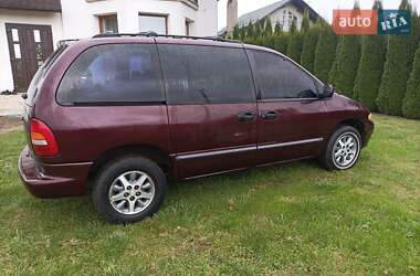Минивэн Chrysler Voyager 1998 в 