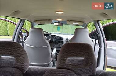 Минивэн Chrysler Voyager 1998 в 