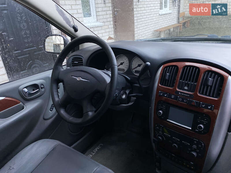 Мінівен Chrysler Voyager 2006 в Житомирі
