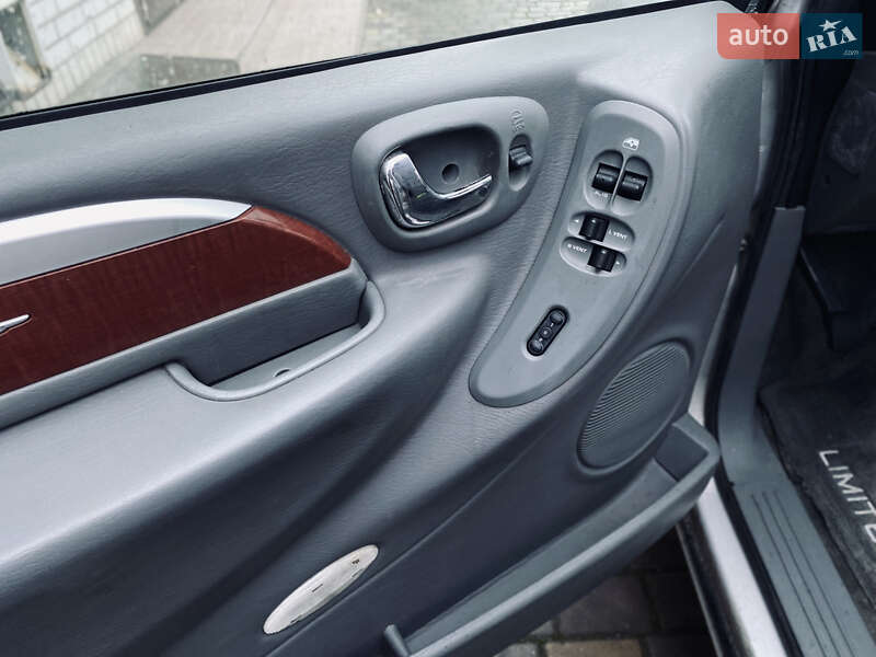 Мінівен Chrysler Voyager 2006 в Житомирі