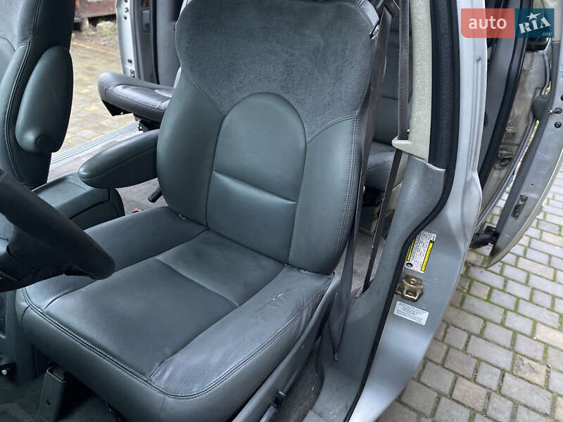 Мінівен Chrysler Voyager 2006 в Житомирі