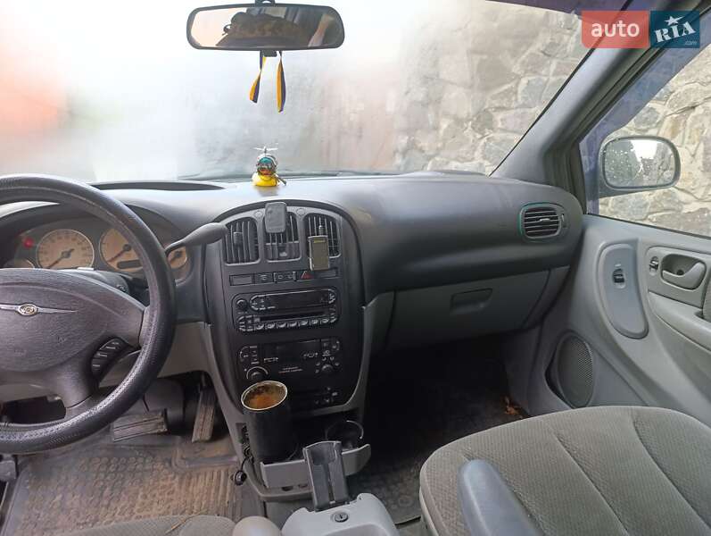 Минивэн Chrysler Voyager 2005 в Киеве