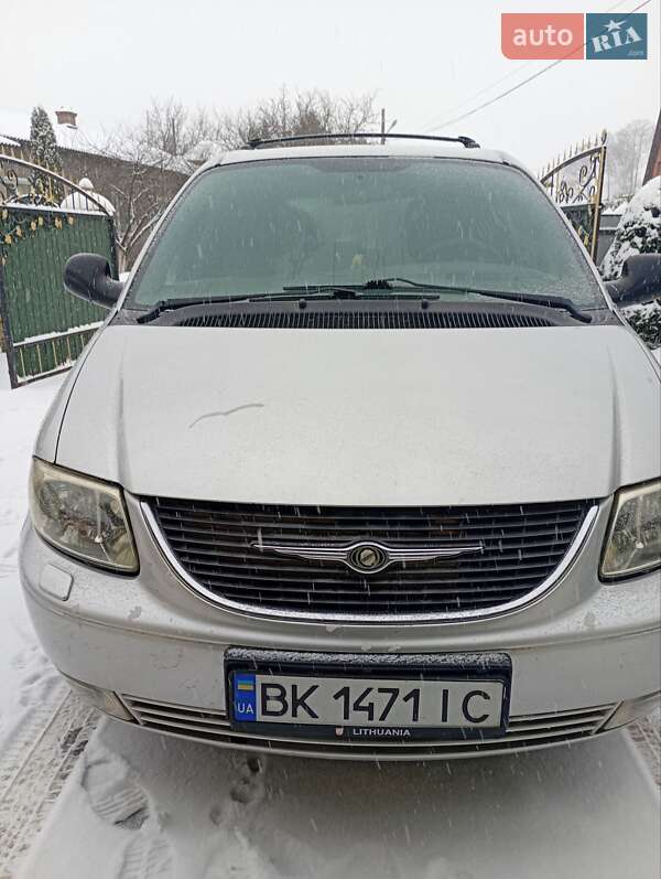 Минивэн Chrysler Voyager 2003 в Сарнах