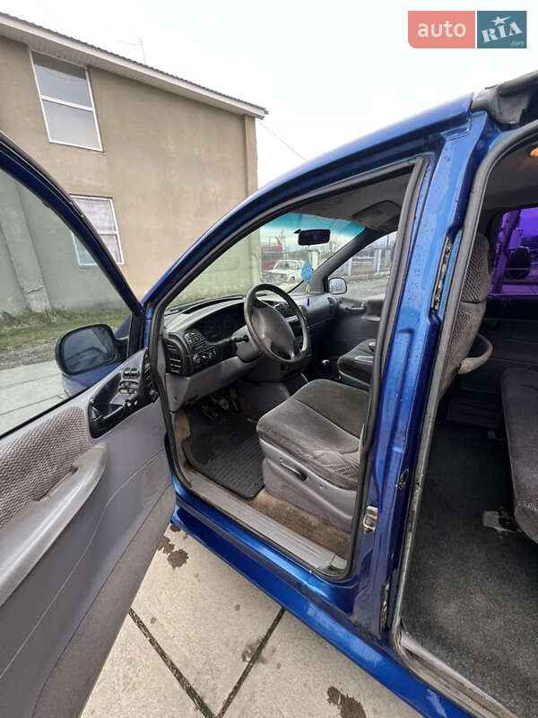 Минивэн Chrysler Voyager 1997 в Хусте