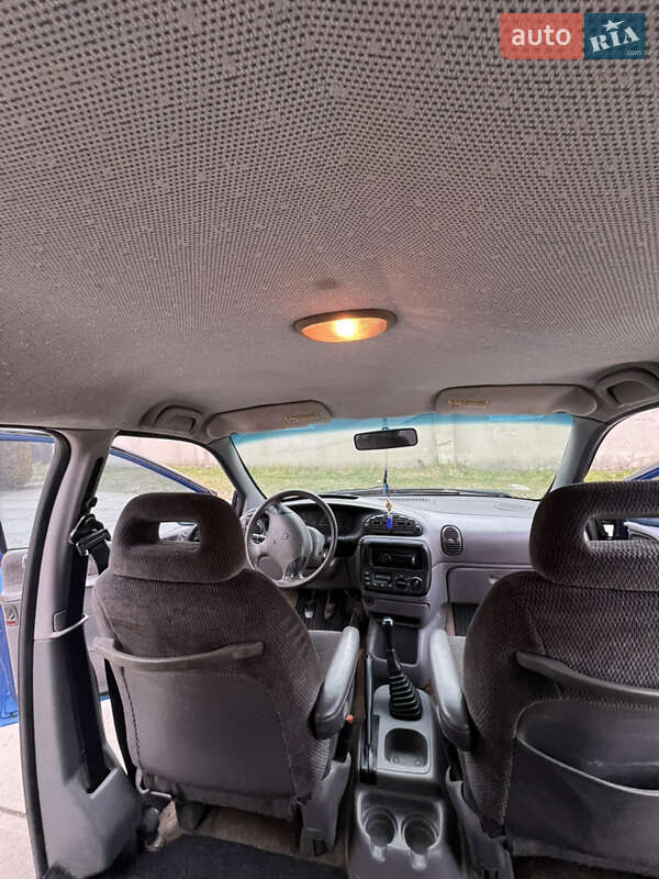 Минивэн Chrysler Voyager 1997 в Хусте