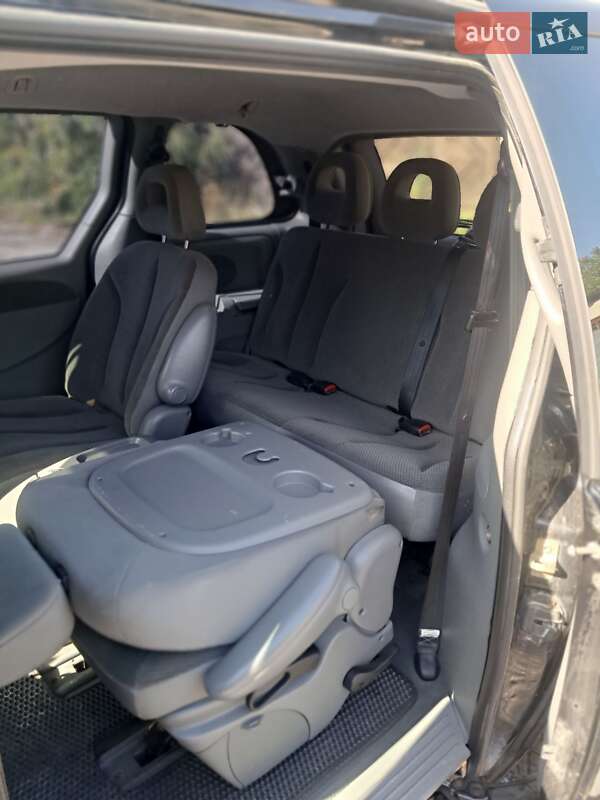 Минивэн Chrysler Voyager 2005 в Монастыриске