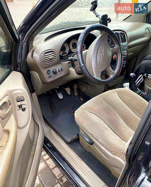 Минивэн Chrysler Voyager 2002 в Новоукраинке