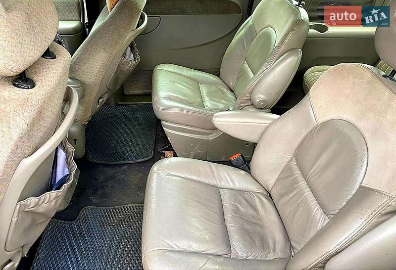 Минивэн Chrysler Voyager 2002 в Новоукраинке