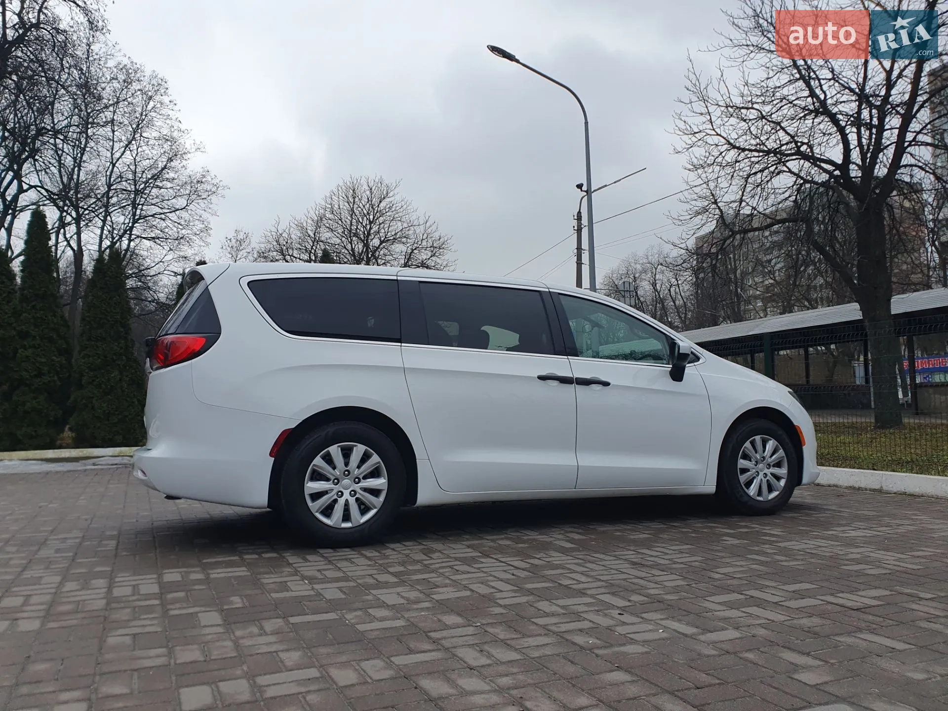 2020 Chrysler Voyager - мініатюра 13