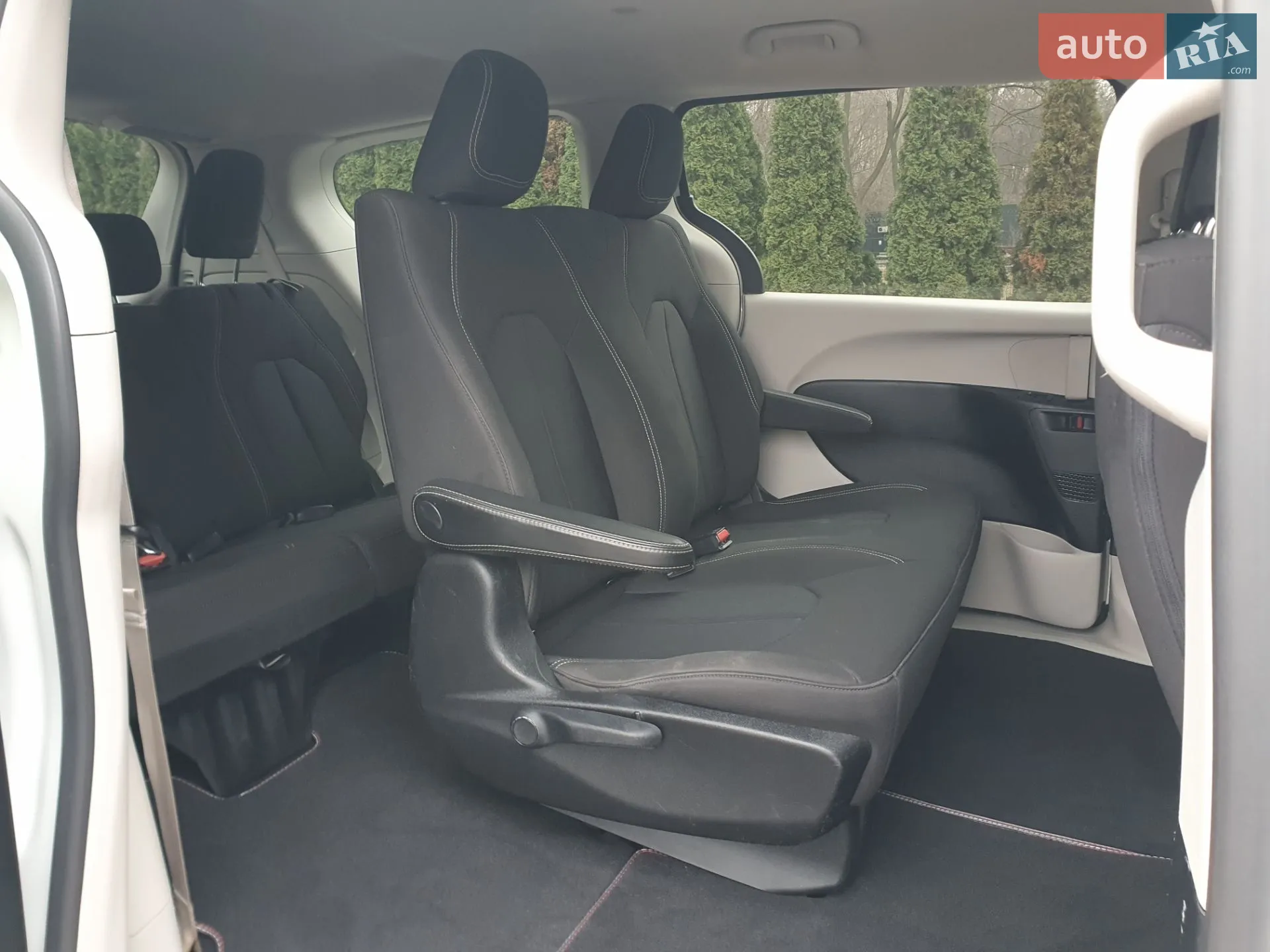 2020 Chrysler Voyager - мініатюра 34