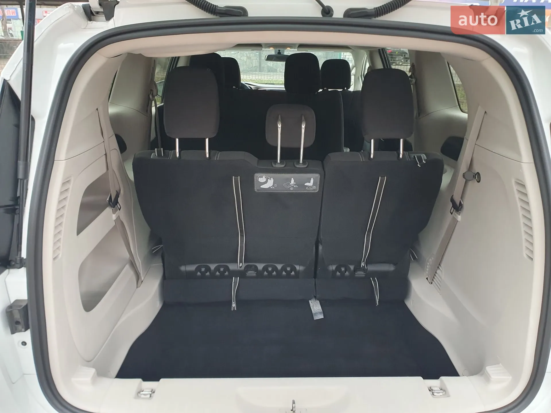 2020 Chrysler Voyager - мініатюра 40