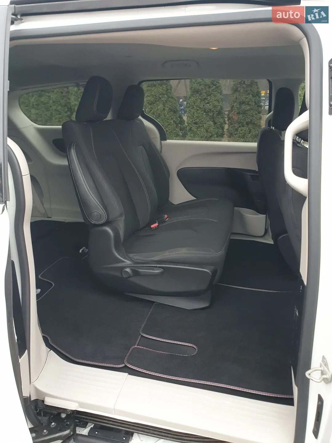 2020 Chrysler Voyager - мініатюра 43