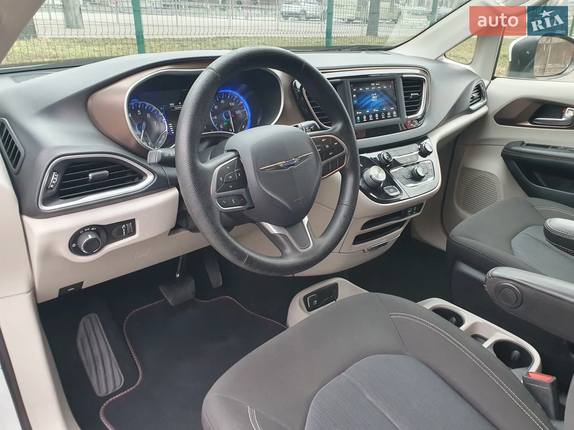 2020 Chrysler Voyager - мініатюра 48