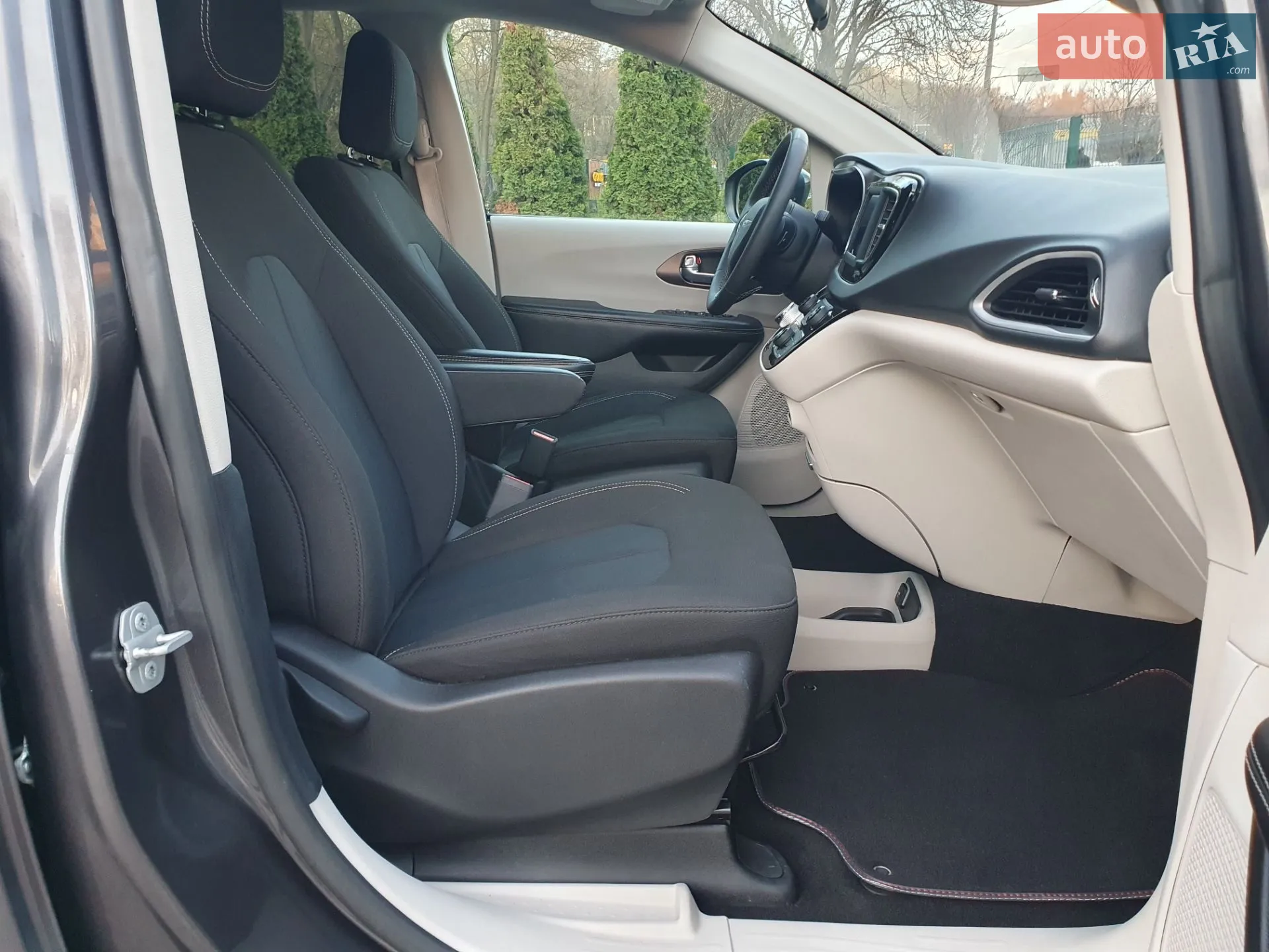 2022 Chrysler Voyager - мініатюра 33