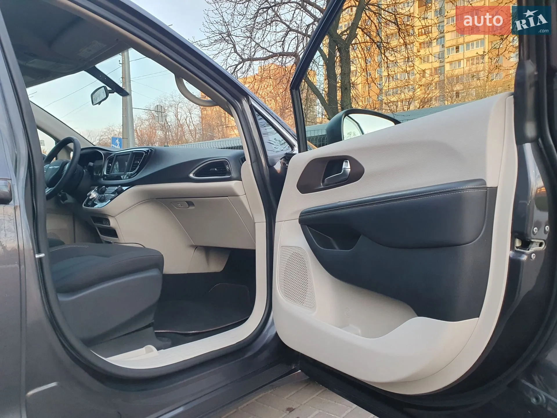 2022 Chrysler Voyager - мініатюра 32
