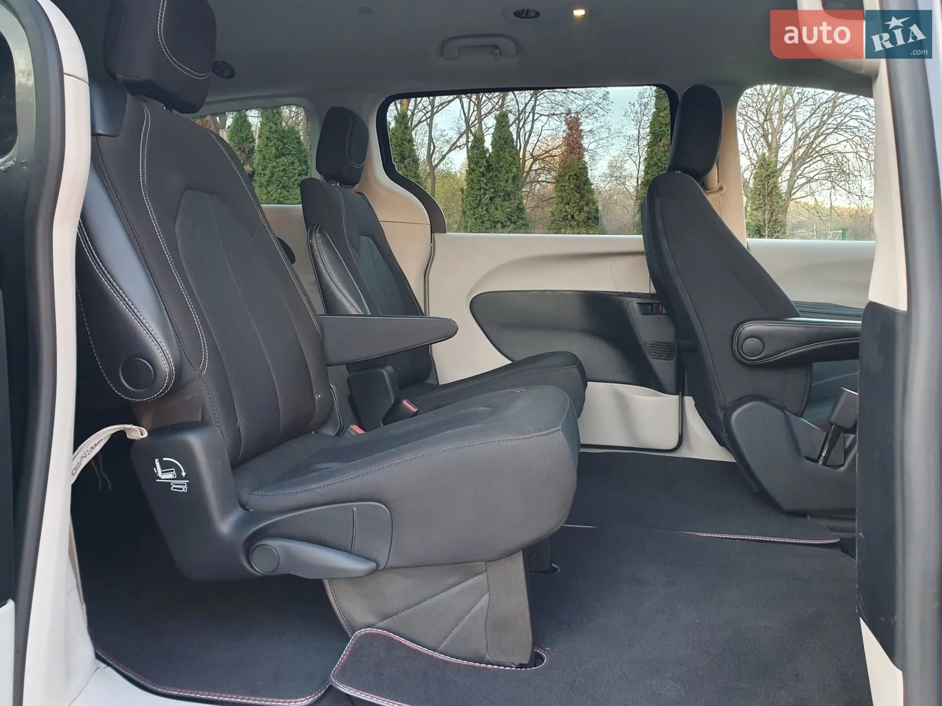 2022 Chrysler Voyager - мініатюра 35