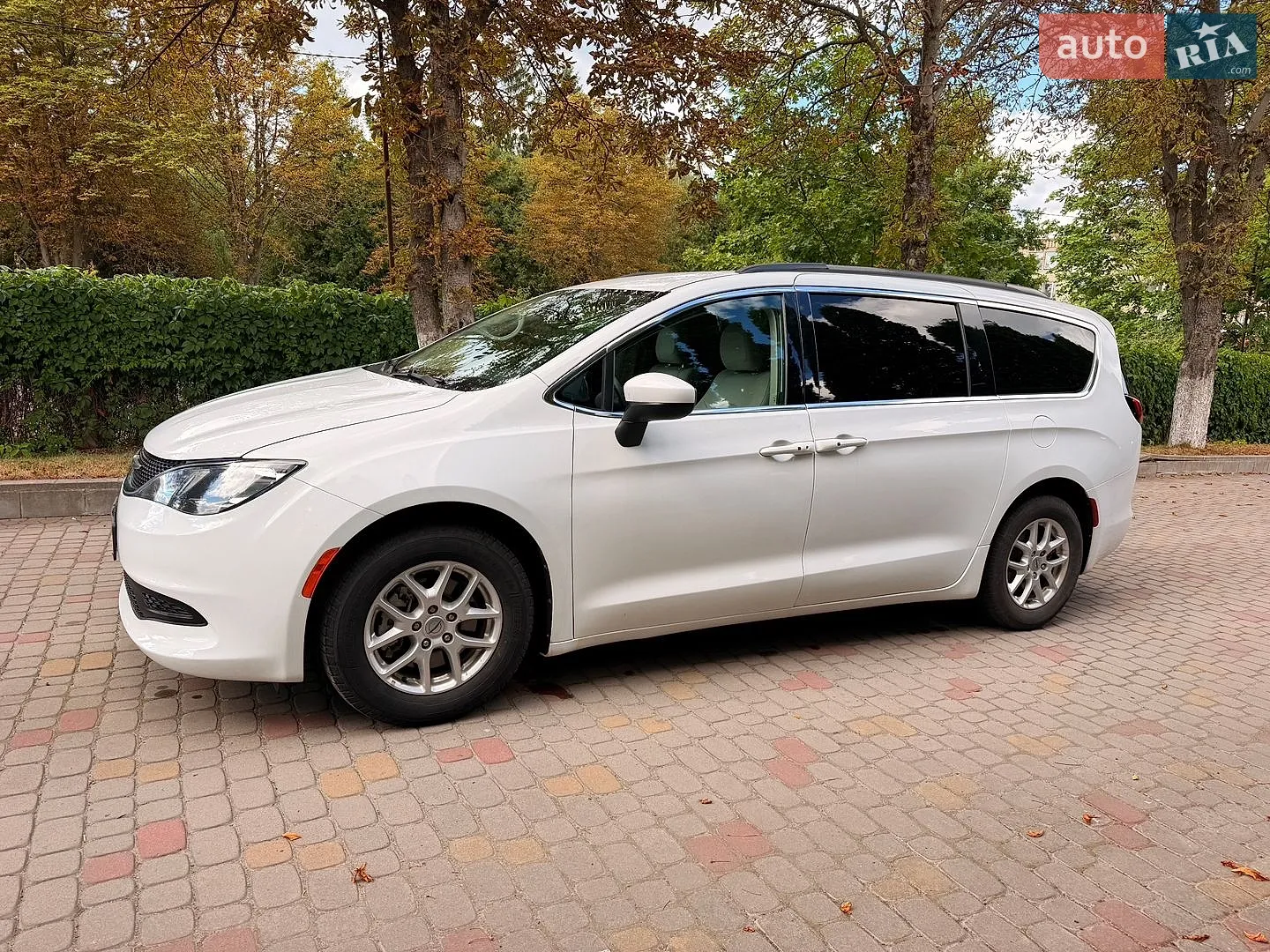 2020 Chrysler Voyager - мініатюра 9