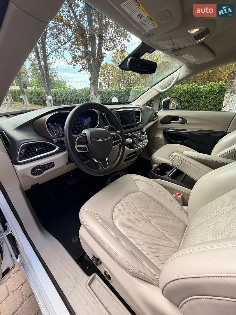2020 Chrysler Voyager - мініатюра 17