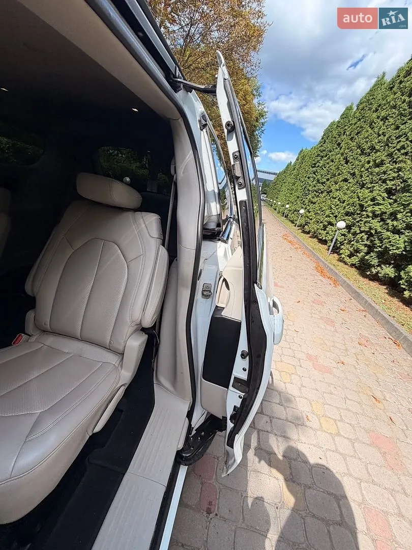 2020 Chrysler Voyager - мініатюра 23