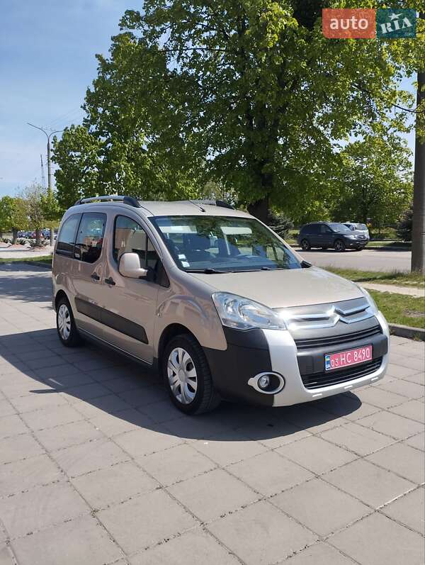 Минивэн Citroen Berlingo 2011 в 