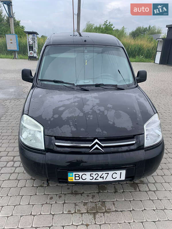 Вантажний фургон Citroen Berlingo 2006 в Жовкві