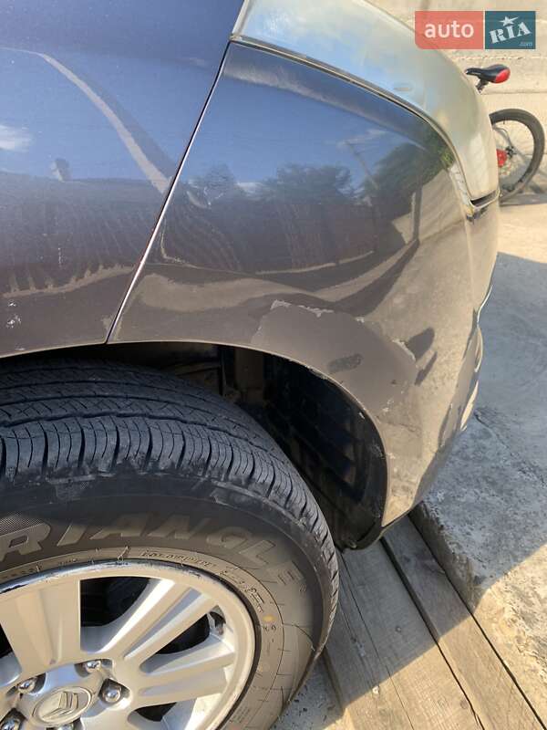 Позашляховик / Кросовер Citroen C-Crosser 2009 в Чернівцях