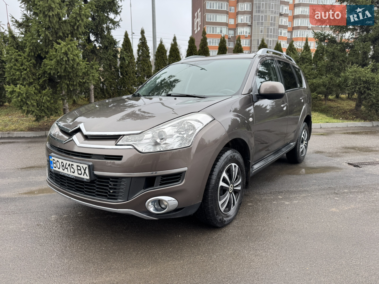 Citroën C-Crosser 2.2 дизель 

Авто у сім’ї з 2017 року, регулярно обслуговувалося.
Масло в коробці — кожні 30 тис. км, у двигуні — кожні 10 тис. км.

Технічно справне, їде добре, коробка працює коректно.
Зроблена антикорозійна обробка днища.
Є незначні сліди експлуатації.
Є два комплекти коліс 
Зимові 16 встановленні на авто
І літні 18 як на останньому фото

Вкладень не потребує — сів і поїхав.
Продаж у зв’язку з виїздом за кордон.
Торг можливий
