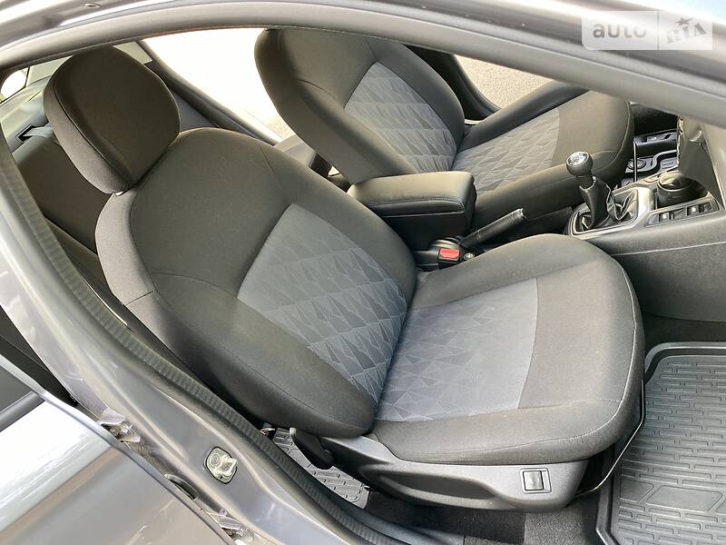 Седан Citroen C-Elysee 2017 в Киеве фото 33 Седан Citroen C-Elysee 2017 в Киеве