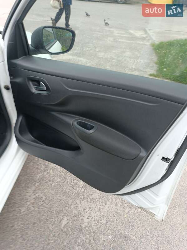 Седан Citroen C-Elysee 2016 в Львове