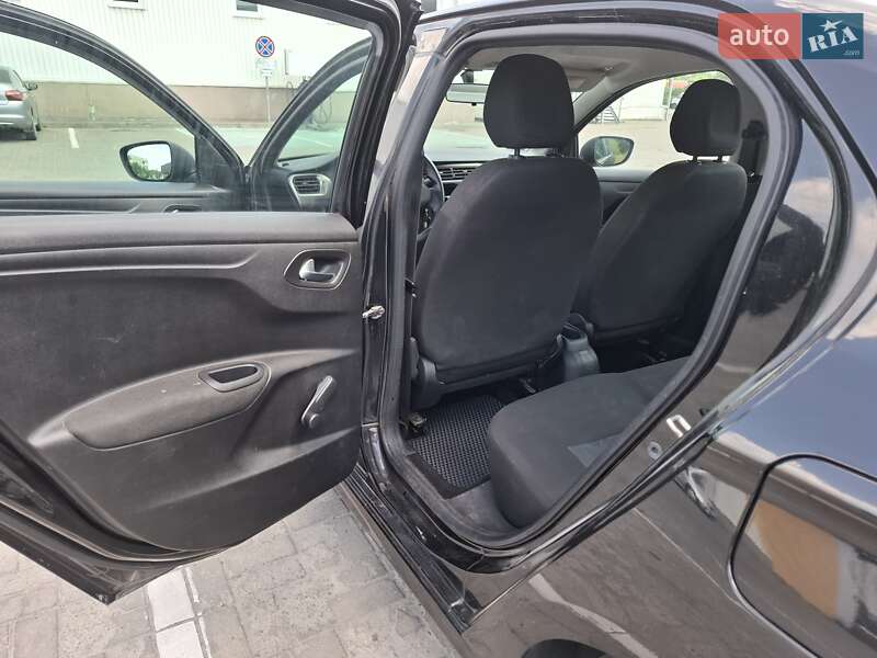 Седан Citroen C-Elysee 2013 в Львове