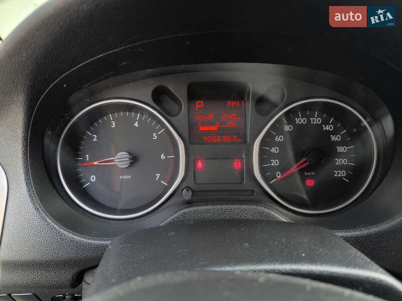 Седан Citroen C-Elysee 2013 в 