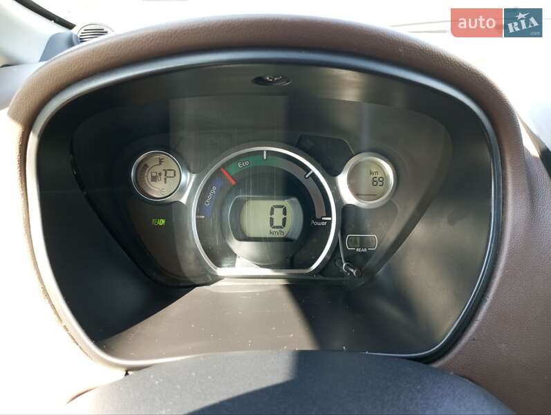 Хэтчбек Citroen C-Zero 2011 в 